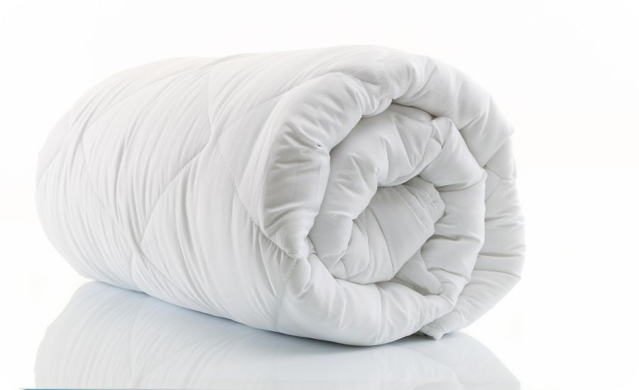 Couette blanche 200x200 cm roulée